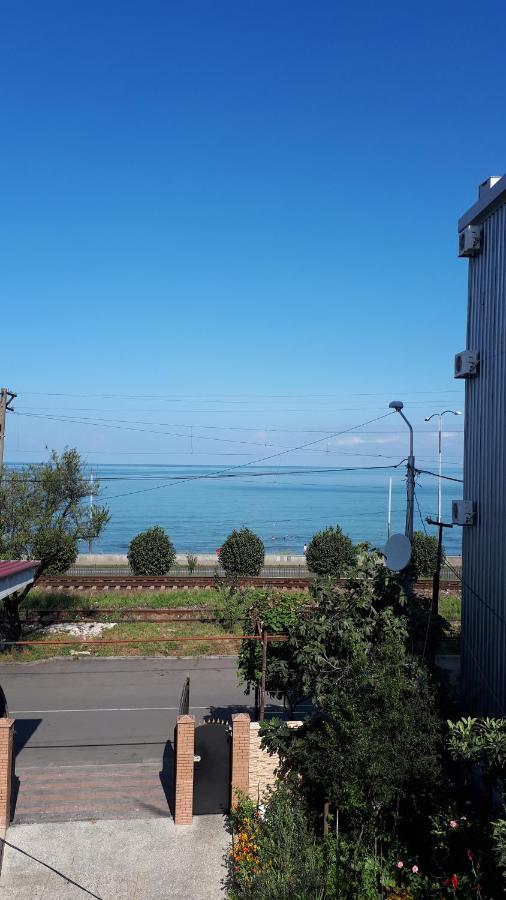 Merab House Batumi Luaran gambar